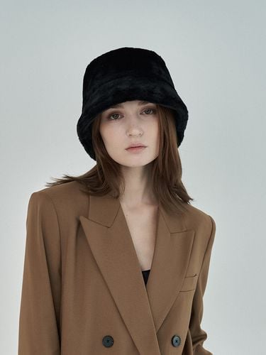 Fur Bucket Hat - 3 Colors - MAD FACTORY - Modalova