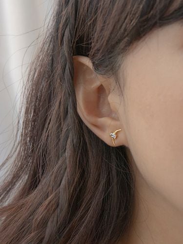 Cubic Moon Earring - Primaute - Modalova