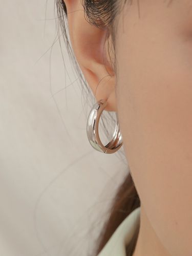 Simple Pipi Ring Earring - Primaute - Modalova