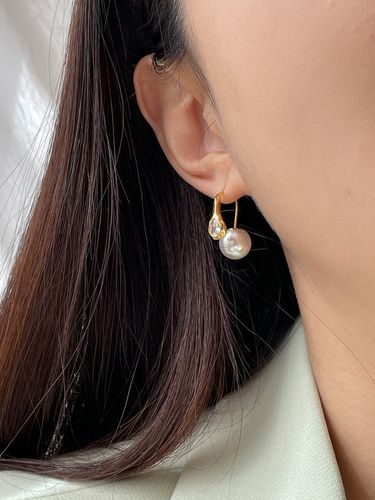 Pearl Ball Ring Earring - Primaute - Modalova