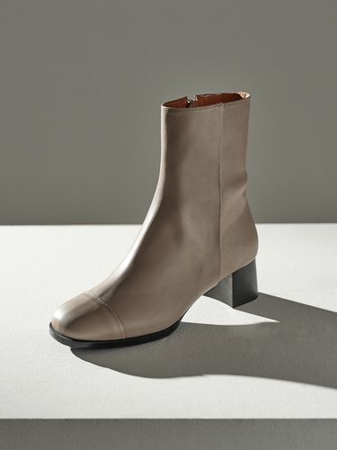 OVER THE ANKLE BOOTS _ WARM GREY - heenn - Modalova