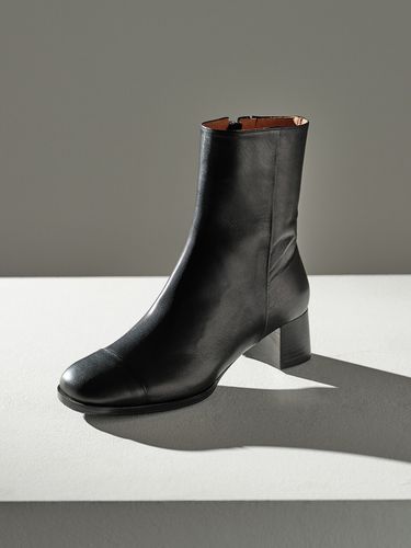 OVER THE ANKLE BOOTS _ BLACK - heenn - Modalova