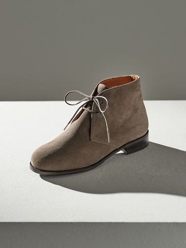 CHUKKA BOOTS _ SUEDE BEIGE - heenn - Modalova