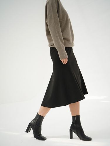 Suede Flared Skirt_ Black - ACUD - Modalova