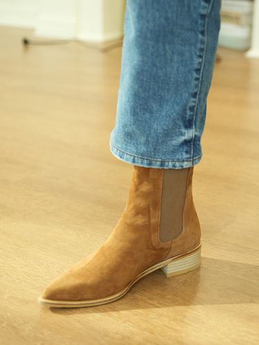 Noel Suede Chelsea boots _Brown - MARYRINGO - Modalova