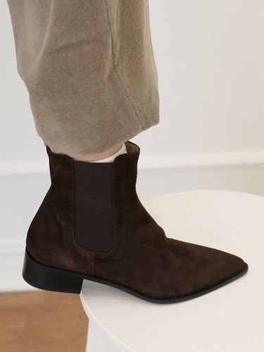 Noel Suede Chelsea boots _ - MARYRINGO - Modalova