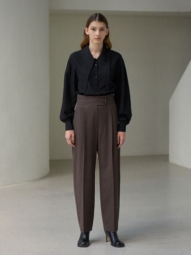 One Tuck Tapered Pants Brown - VUNSCH - Modalova