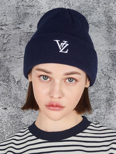 D Monogram Beanie_Navy - VARZAR - Modalova