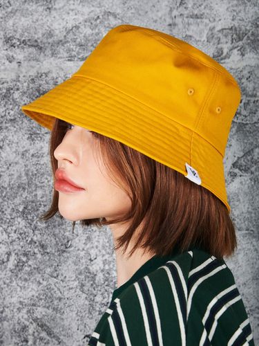 Monogram Label Bucket Hat_Yellow - VARZAR - Modalova