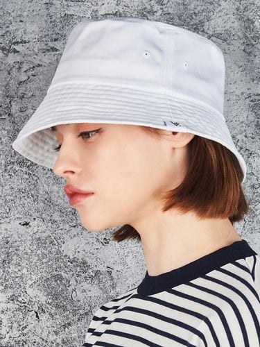 Monogram Label Bucket Hat_White - VARZAR - Modalova