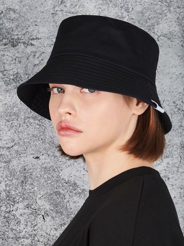 Monogram Label Bucket Hat_Black - VARZAR - Modalova