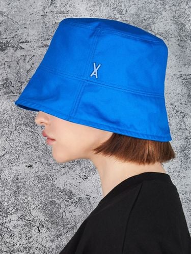 Stud Drop Overfit Bucket Hat_Blue - VARZAR - Modalova