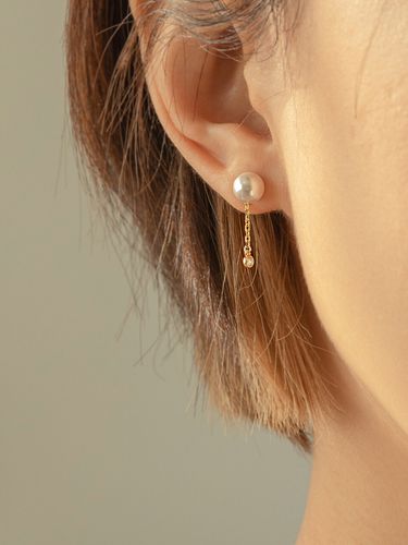 PEARL CHAIN DROP EARRINGS - Primaute - Modalova