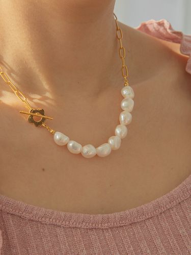 FLOWER WITH PEARL NECKLACE - Primaute - Modalova