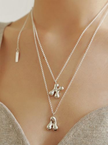 Flow Initial Necklace (classic chain) - leeENoir - Modalova