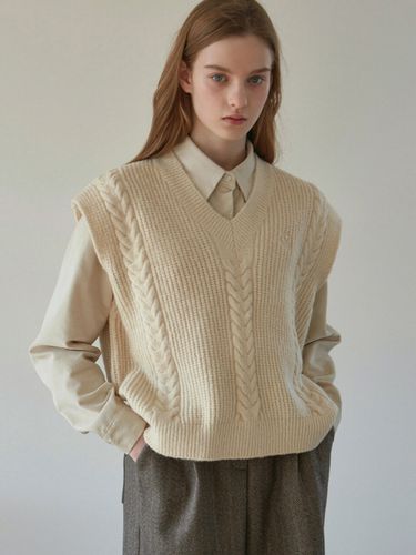 Calbe Knit Vest (Cream) - YAN13 - Modalova