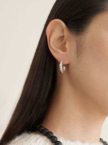 Snow Glow Earring 04 - STILL INSTANT - Modalova