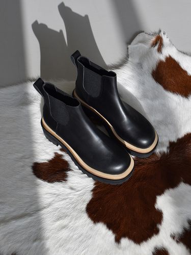 Classic Platform Chelsea Boots - urimera - Modalova