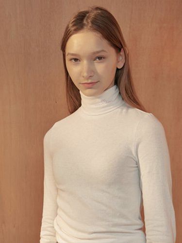 Basic Turtleneck T-shirt - Near&Dear - Modalova