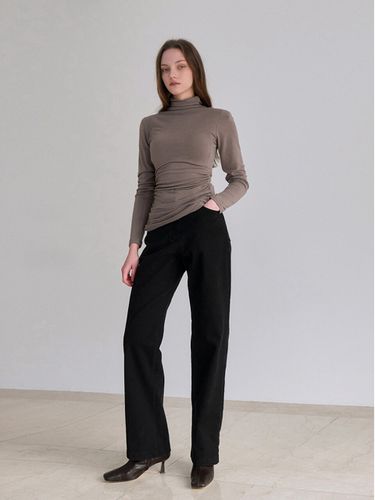 Shirred Inner Turtleneck Tee () - ADAUL - Modalova