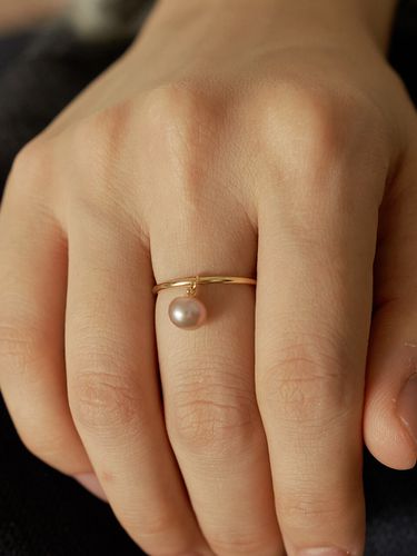 Dangle Button Pearl Ring - TATIANA - Modalova