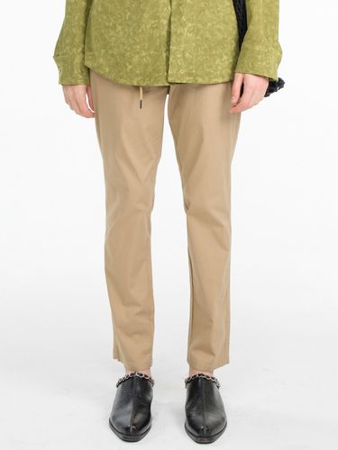 Banding Slacks (Beige) - The GREATEST - Modalova