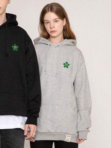 Green Flower Smile Embroidered Hoodie _ - GRAVER - Modalova