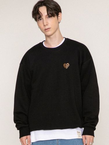 Leopard Heart Smile Sweatshirt _ 5 Color - GRAVER - Modalova