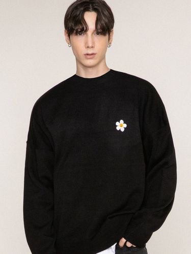 Unisex] Flower Dote Embroidered Mock Neck Turtleneck _ - GRAVER - Modalova