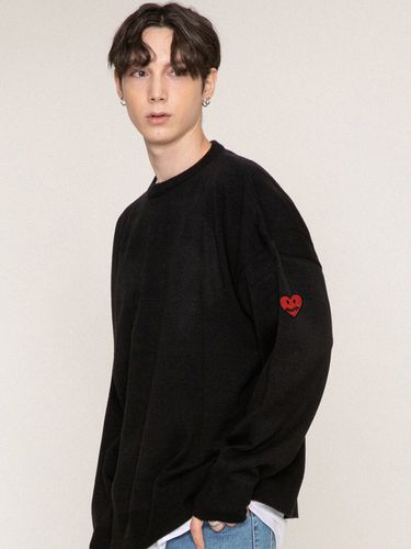 UNISEX] Sleeve Heart Logo Smile Embroidered Sweater - GRAVER - Modalova