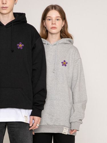 Unisex] Purple Flower Smile Embroidered White Clip Hoodie _ - GRAVER - Modalova