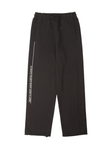 Standard Fit String Sweatpants_Black - AKIII CLASSIC - Modalova