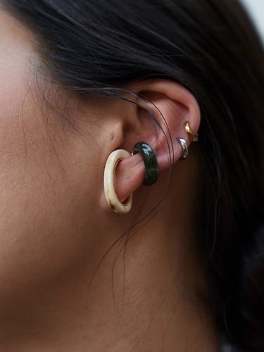 Oval Acrylic Earcuff - HYEON.K - Modalova