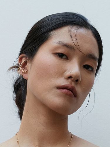 Triple Earcuff - HYEON.K - Modalova