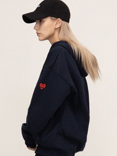 Heart Smile Logo Sleeve Embroidered Hoodie_Navy - GRAVER - Modalova