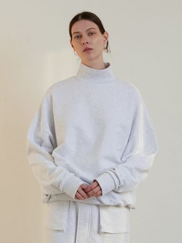 Logo Turtleneck Sweatshirt (White) - MODERNABLE - Modalova