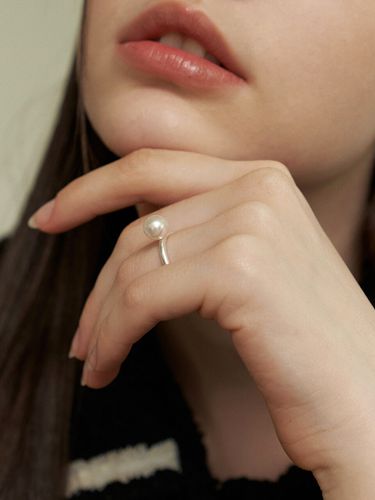 Simple swarovski pearl ring (2size) - KINDABABY - Modalova