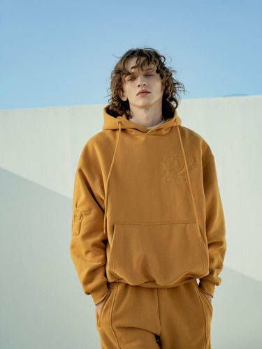 Mutt Character Hoodie _ Mustard - OUT OF TRUNK - Modalova