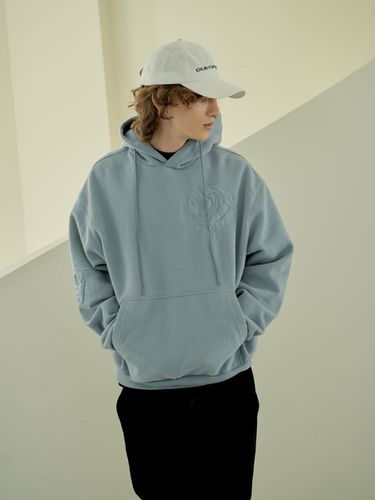 Mutt Character Hoodie _ Sky Blue - OUT OF TRUNK - Modalova