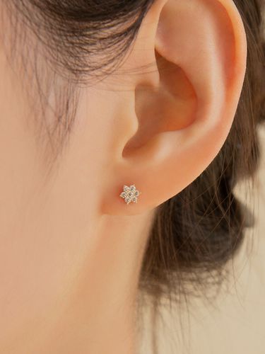 K Gold Flower 7 CZ Earrings A04 - LUNNE - Modalova