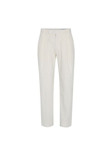 Pintuck Detail Tapered Pants_White - SOLEW - Modalova