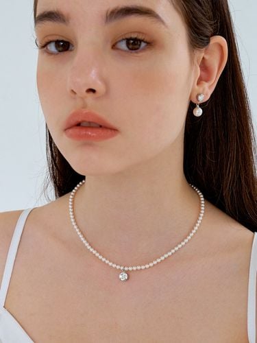 Cubic point swa pearl necklace - KINDABABY - Modalova