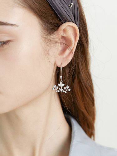 Blanche Stone Hook Earrings 005E - Jean Paul Clarisse - Modalova