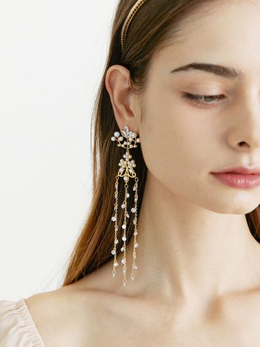 Blanche Long Drop Earrings 001E - Jean Paul Clarisse - Modalova