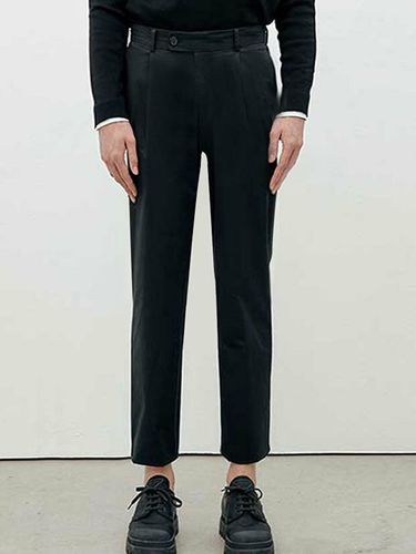 Pintuck Detail Tapered Pants_Black - SOLEW - Modalova