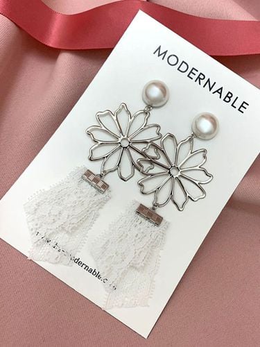 Flower Lace Earrings - Silver - MODERNABLE - Modalova