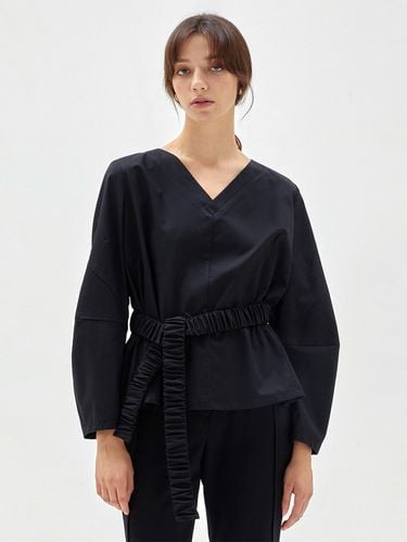 Belted Poplin Top (Black) - HAVELESS - Modalova