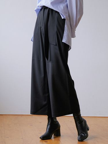 Belt Point Wide Pants (Black) - MODERNABLE - Modalova