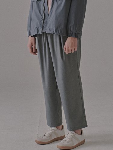 One Tuck Banding Slacks _ Grey - FFEFF STUDIO - Modalova