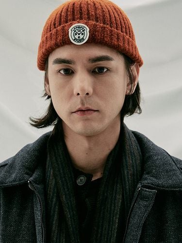 Signature Wappen Wool Short Beanie _Brick - FFEFF STUDIO - Modalova